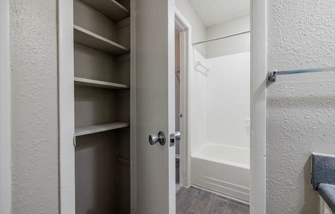 1 bed, 1 bath, 612 sqft, $895, Unit H094