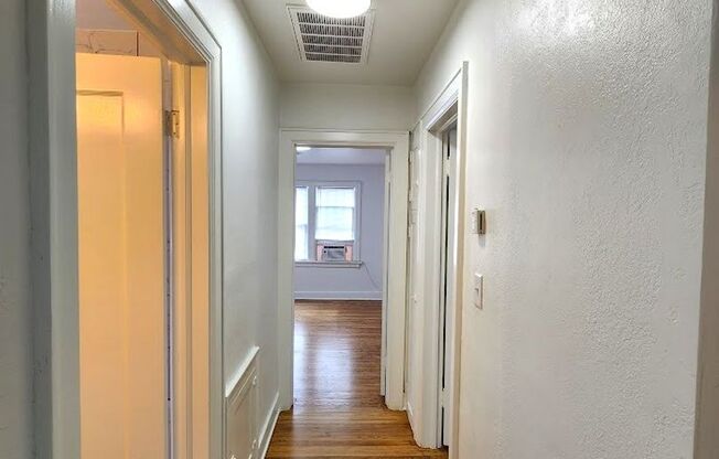 1 bed, 1 bath, 860 sqft, $975, Unit 2608 NW 12th St