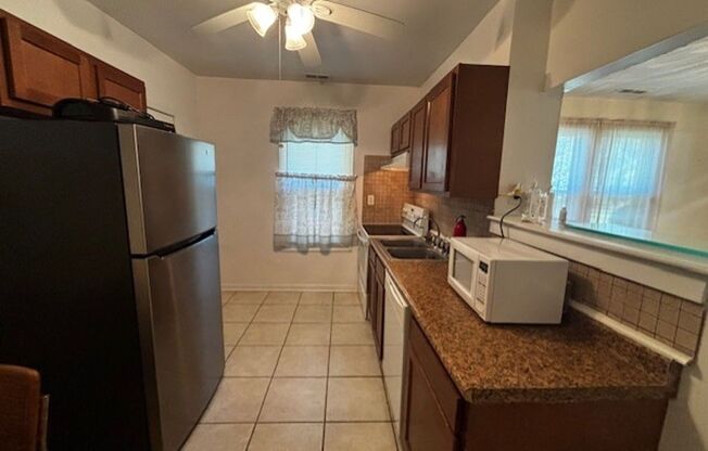 2 beds, 1 bath, $1,600