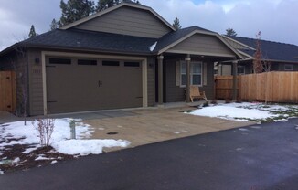 Beautiful Sisters Home w/2 Fireplaces!