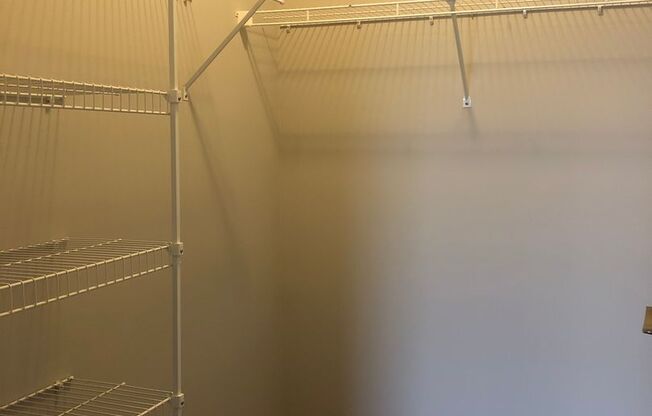 2 beds, 2 baths, 1,074 sqft, $905, Unit 39