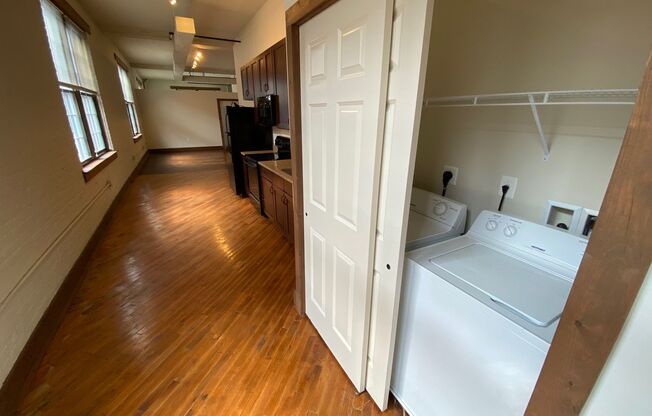 2 beds, 1.5 baths, 1,092 sqft, $1,425, Unit 700 Linden Ave Apt 303