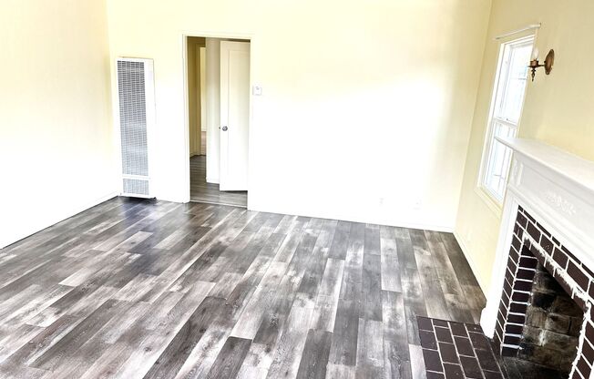 2 BEDS/1 BATH/Home For RENT! Cozy, and Charming!