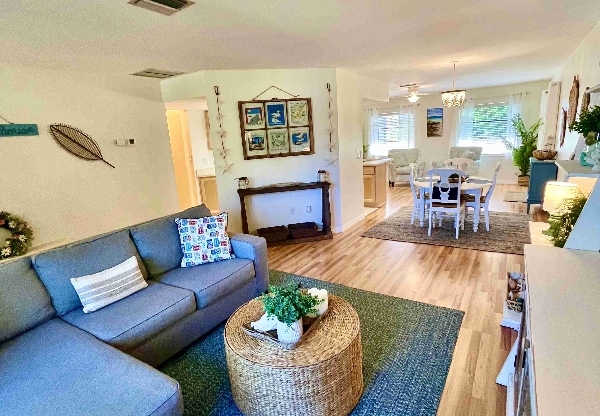3636 ROSLYN RD