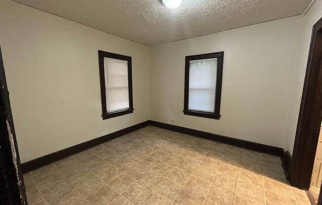 2 beds, 1 bath, $850, Unit 1426 1W