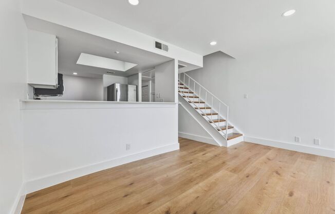 2 beds, 1 bath, 950 sqft, $2,750, Unit 705