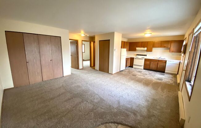 2 beds, 1 bath, $825, Unit 3