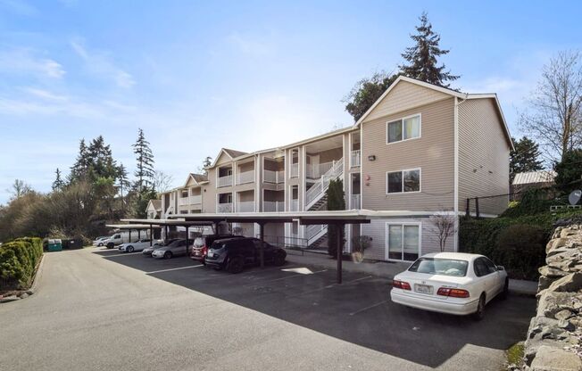 2 beds, 1 bath, $1,725, Unit #204