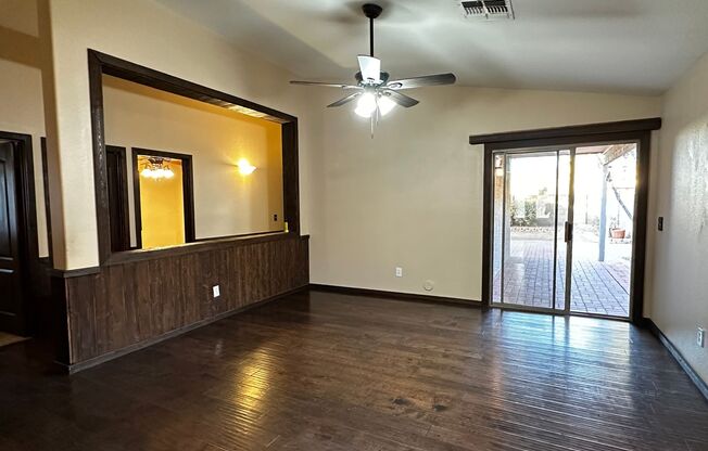 3 Bedroom 2 Bath Single Level Home In Maricopa!