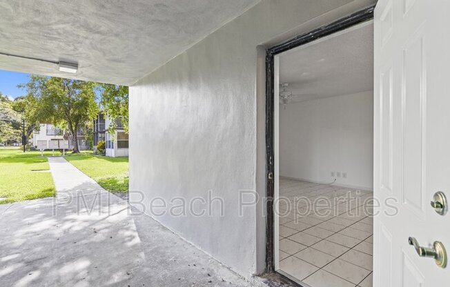 345 W LAUREL DR
