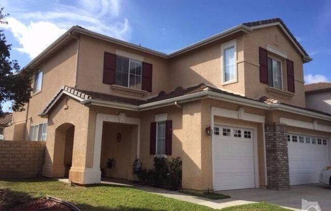 Beautiful, contemporary and spacious 4 Bedrooms +3 bathrooms, 2539 Sq. Ft., Dos Vientos home.