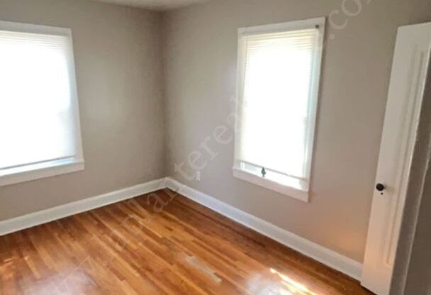 3 beds, 1 bath, $1,300