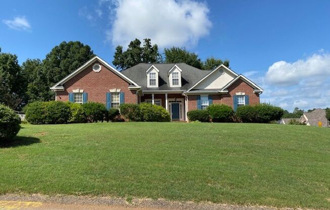 Available NOW ! Beautiful 5 bedroom brick home for rent in Windmill Plantation.