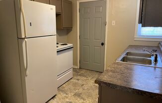 2 beds, 1 bath, 794 sqft, $800, Unit 409