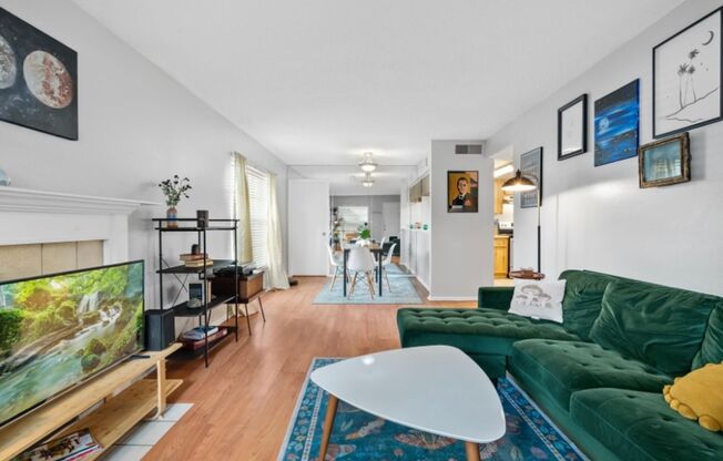 Beautiful 2 bedroom/2 bath Condo