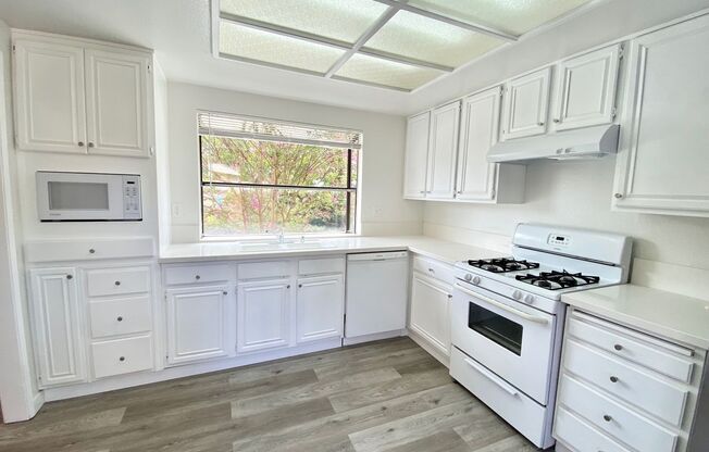 Beautiful remodeled 3 bedroom townhome in Winnetka