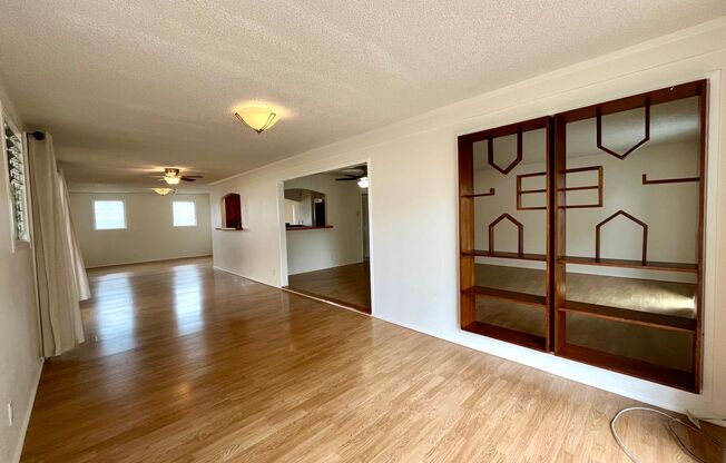 Mililani Town: 4 bed, 2.5 bath House with Den and Large Patio