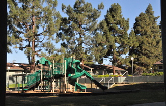 2 beds, 1 bath, 868 sqft, $2,595, Unit 2706