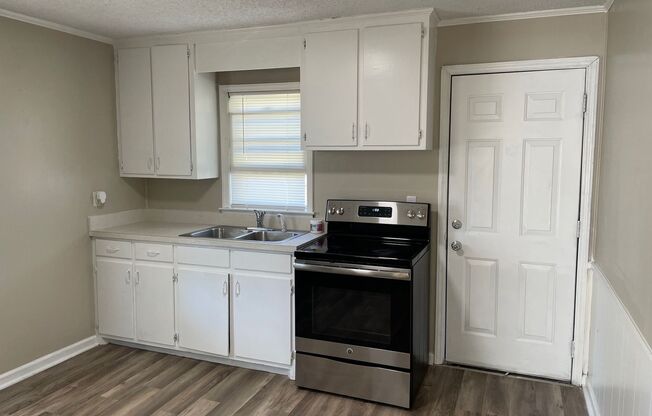 2 beds, 1 bath, $900