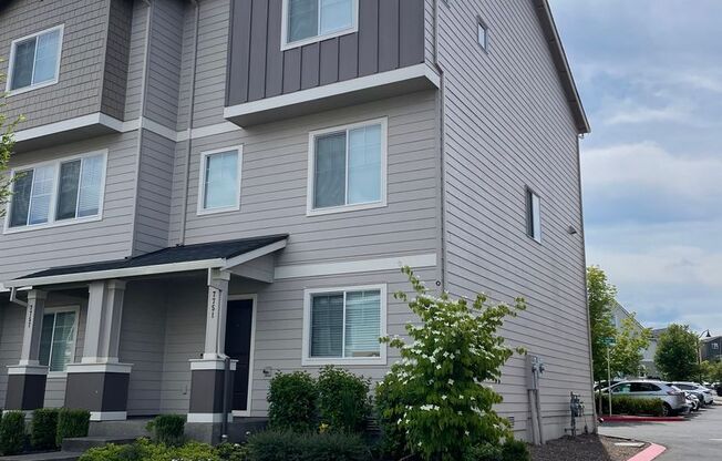 4-Bedroom Home in Bethany!