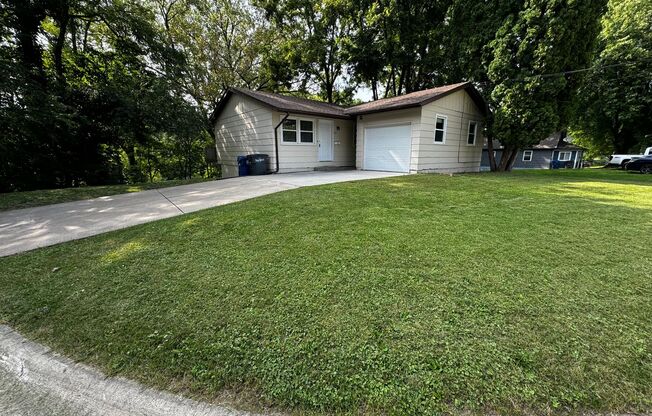 3 Bedroom house in Bettendorf 2 Bath 1 car attached garage with walkout basement