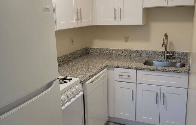 Renovated One Bedroom Garden Apartments Less Than a Mile to Clarendon Metro!
