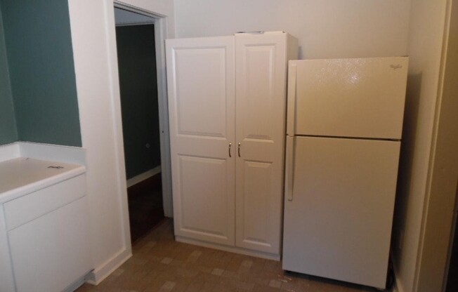 2 beds, 1 bath, $1,100