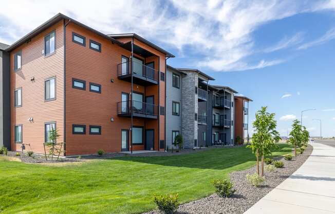 Vicinity at Horn Rapids Apartments Exterior Building
