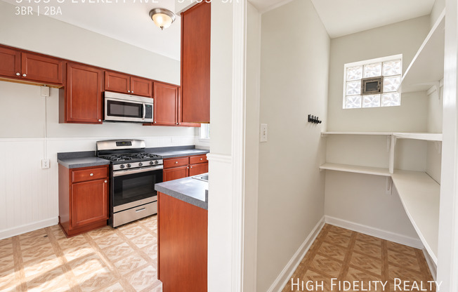 5453 S. Everett Ave.