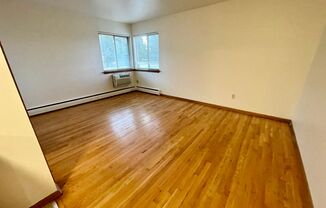 2 beds, 1 bath, $1,295, Unit 11