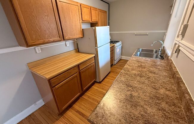 2 beds, 1 bath, 850 sqft, $1,595, Unit 420-15