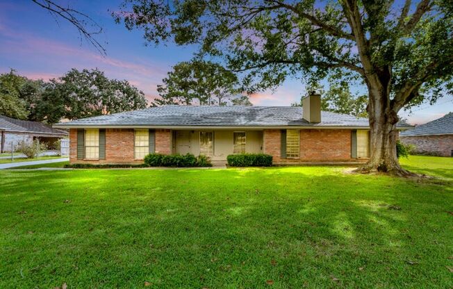 Welcome home to this beautifully maintained 2-bedroom, 1-bath apartment in a quiet and friendly neighborhood!