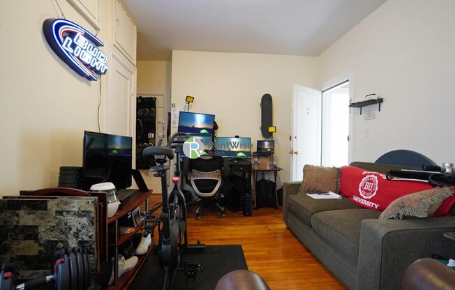 1212 COMMONWEALTH AVE
