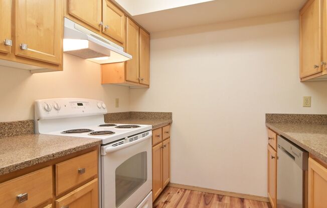 2 beds, 1 bath, $1,600, Unit 13