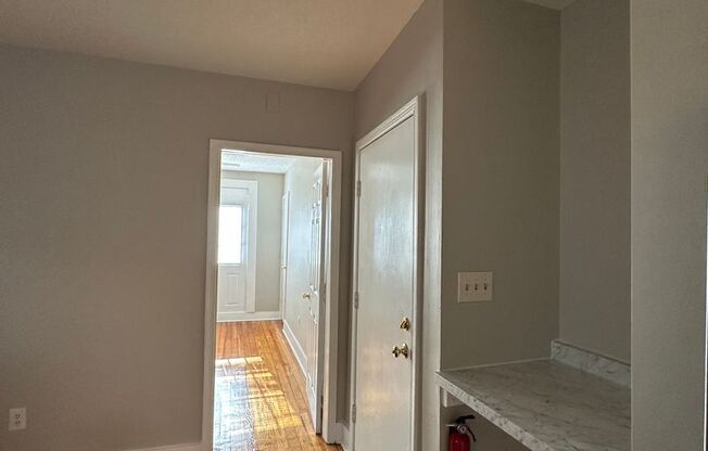 2 beds, 1 bath, $1,295, Unit Apt #D