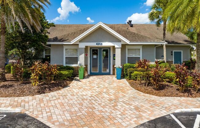 1 bed, 1 bath, 728 sqft, $1,320