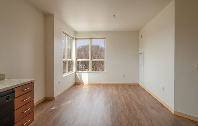 2 beds, 1 bath, 789 sqft, $1,655, Unit 408