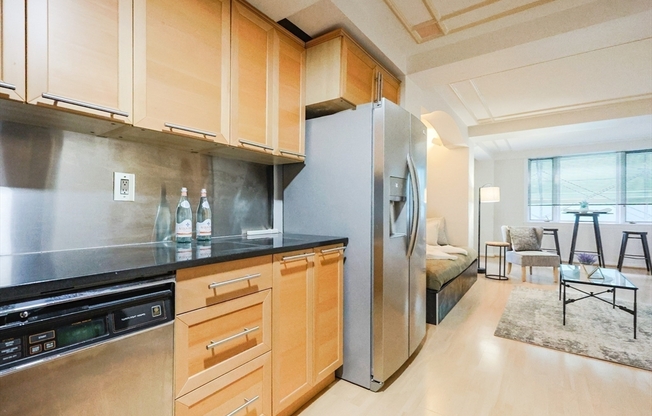 1 bed, 1 bath, 863 sqft, $3,500, Unit 703