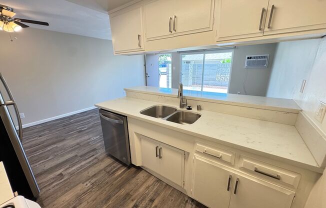 1527 - 1541 E. Walnut Avenue