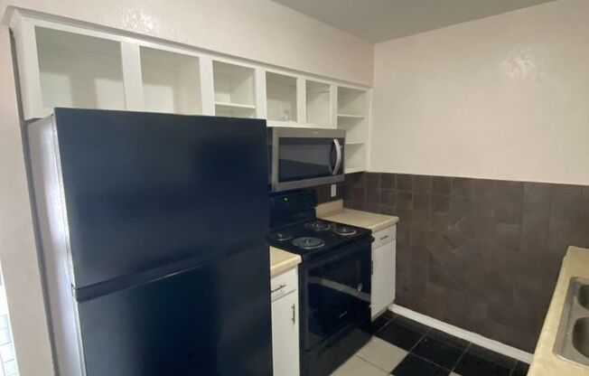 2 beds, 1.5 baths, 900 sqft, $725, Unit Apt. 106