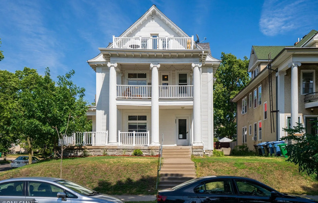 515 W 25 ST