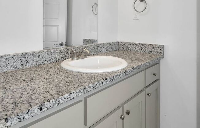 2 beds, 1 bath, 706 sqft, $1,202, Unit 25