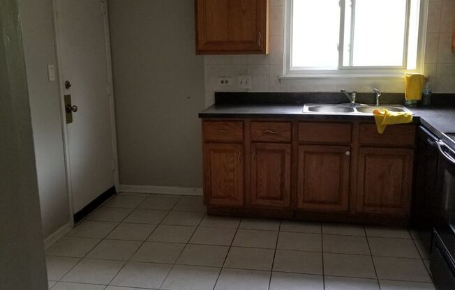 2 Bedroom 1 Bath Condo in Des Plaines!