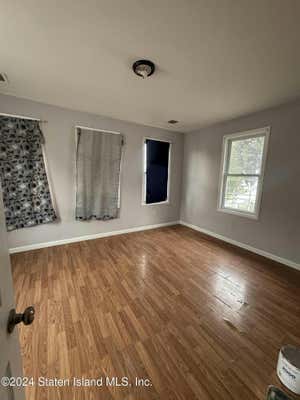 3 beds, 1 bath, 2,160 sqft, $3,200