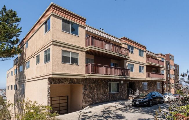 2 beds, 1 bath, $3,650, Unit 103