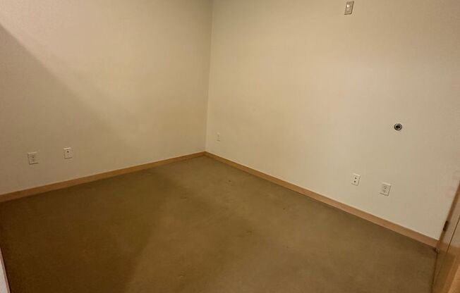 1 bed, 1 bath, 600 sqft, $950, Unit 213