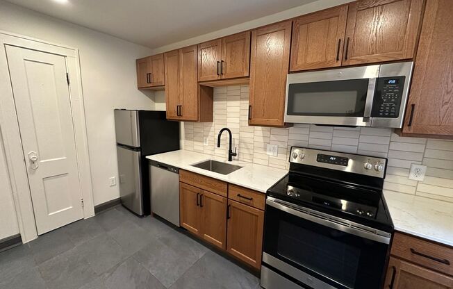 1 bed, 1 bath, 446 sqft, $1,040, Unit 202 (AMI)