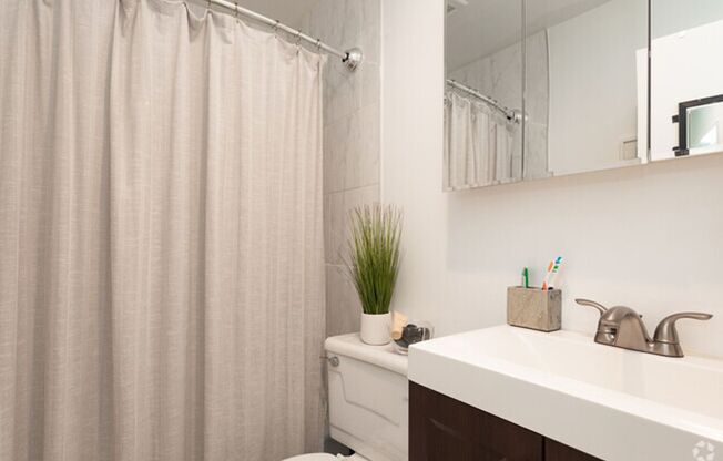 1 bed, 1 bath, $2,090, Unit 352
