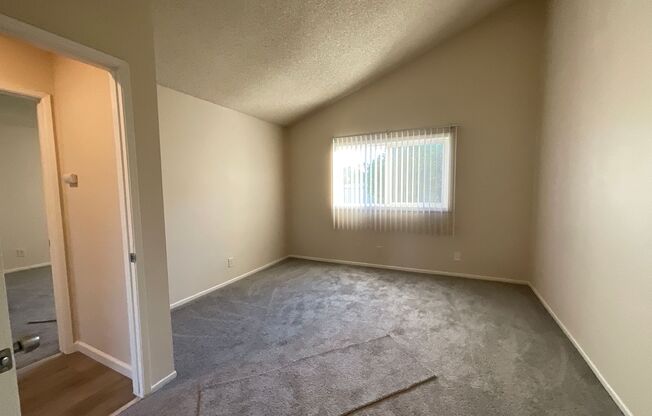 2 beds, 1 bath, 950 sqft, $2,295, Unit E