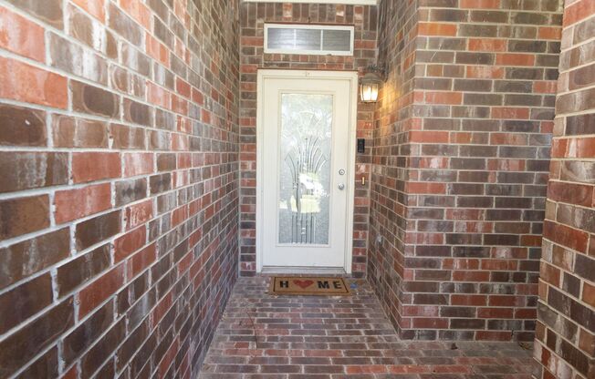 Beautiful 2 story home!Fabulous house loaded with upgrades.Kitchen with breakfast area & access to Formal Dining.